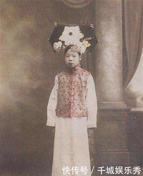 文绣|老太太拿祖传金钗去鉴定,专家一看懵了,恭敬问她:您父亲是?