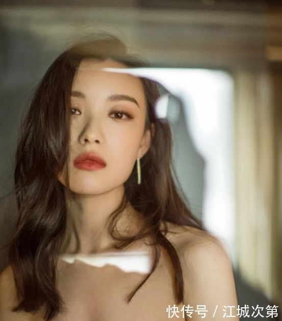 大脑门 换发型别执着于黑长直,按“脸型”换发型,轻易不会出错!