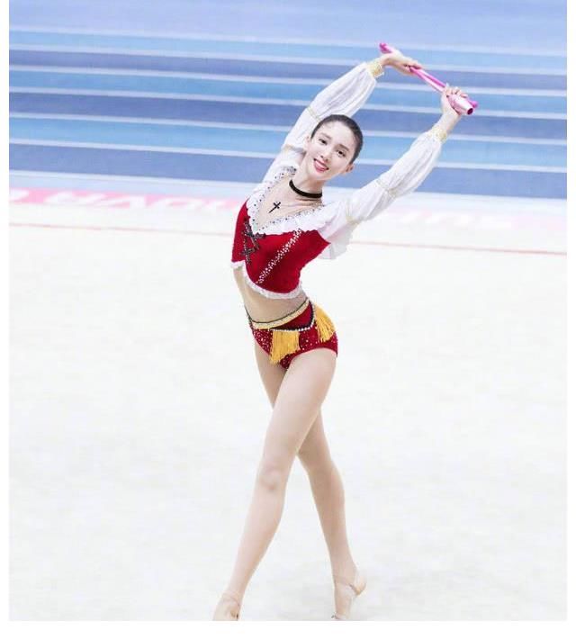 《舞蹈生》完美結(jié)束，金晨穿靴子熱舞，粉絲熱議不斷