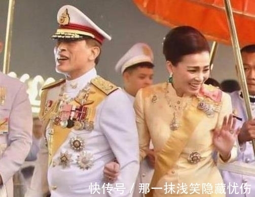 苏提达@诗妮娜苏提达胜负未分,泰王与贵妃同场祈福,王后不见踪影