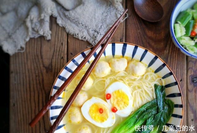 酸汤鱼丸面的做法鲜味十足，还爽口饱腹