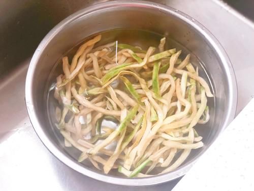 一到过年就爱囤这菜，和肉炒越嚼越香，消食开胃，独特风味谁都爱