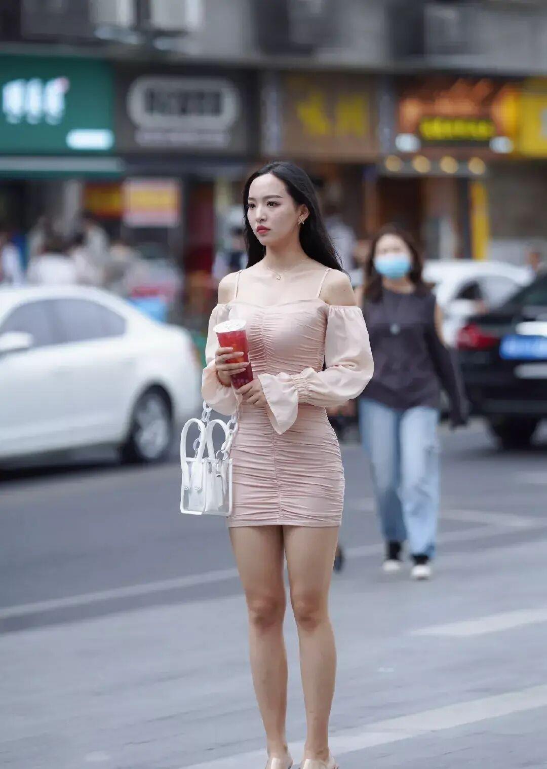 身材|占了便宜还卖乖,“筷子腿”的穿搭游刃有余,还不满意呢?
