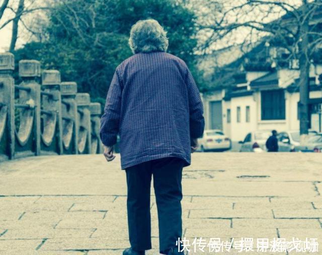 综合能力|老母亲含泪提醒将来最孝顺的孩子，从来都不是爸妈最疼的人