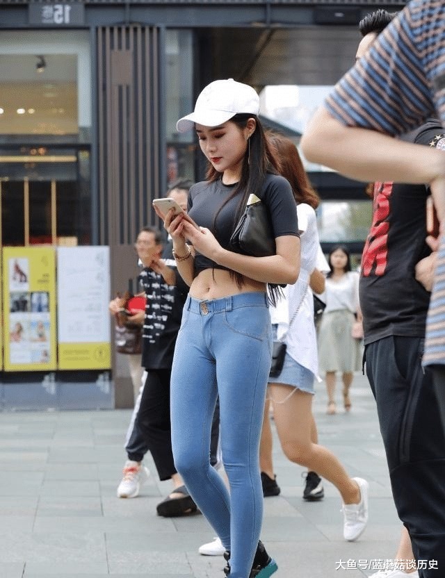 身材|身材窈窕的牛仔裤美女, 十分夺目, 绚丽的色彩让你忘乎所以!