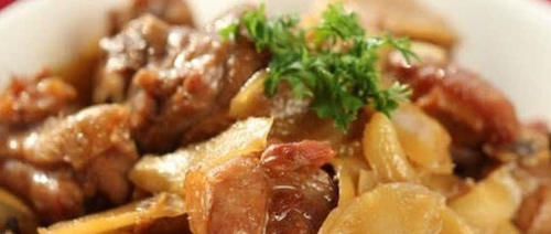 分享几道特色菜，美味下饭，倒入切片的五花肉，做法还特别简单