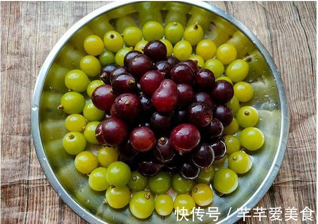 洗葡萄时,有人放面,有人放盐,都不对,教你正确洗法,皮都能吃