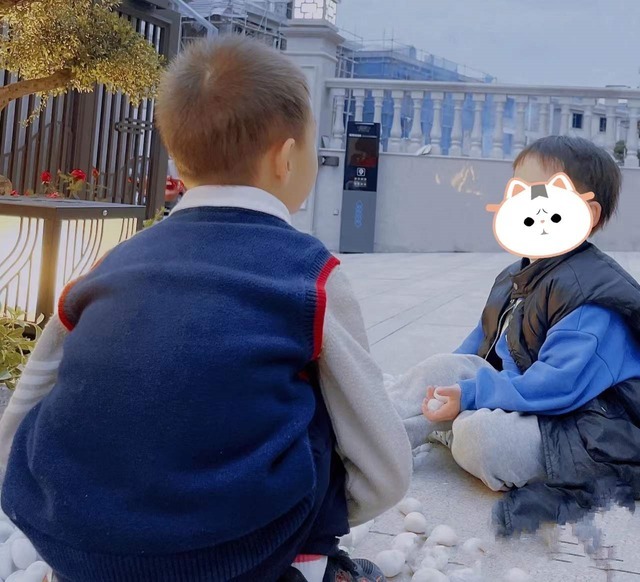 奢侈|林丹7000万别墅曝光!内部装修如宫殿,与女粉丝合影,动作绅士