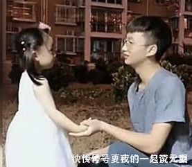 妹妹|自从有了二胎妹妹后,相差15岁的哥哥就把她宠成了小公主,羡慕