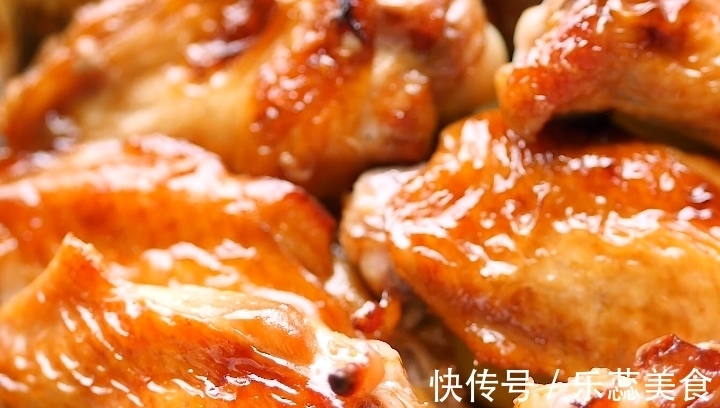 鲜香|2分钟学会鸡翅新做法,不蒸不煮不油炸,鲜香又软嫩,做法超简单