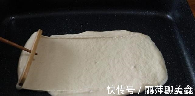 不用烤箱，不用电饭锅，这是用平底锅就能做的蛋糕卷，一次性成功