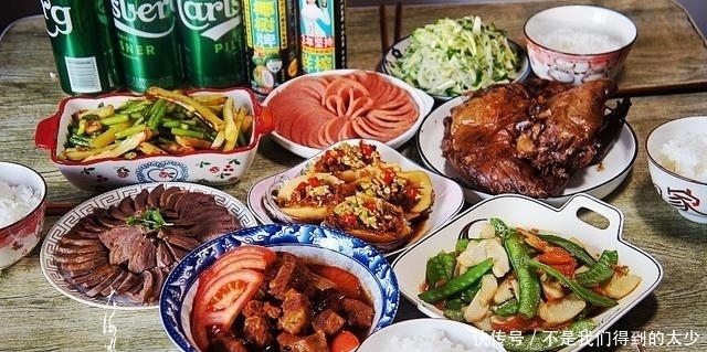 晒我家“子婿日”晚餐,一桌大鱼大肉扫年货,吃完这顿再减肥