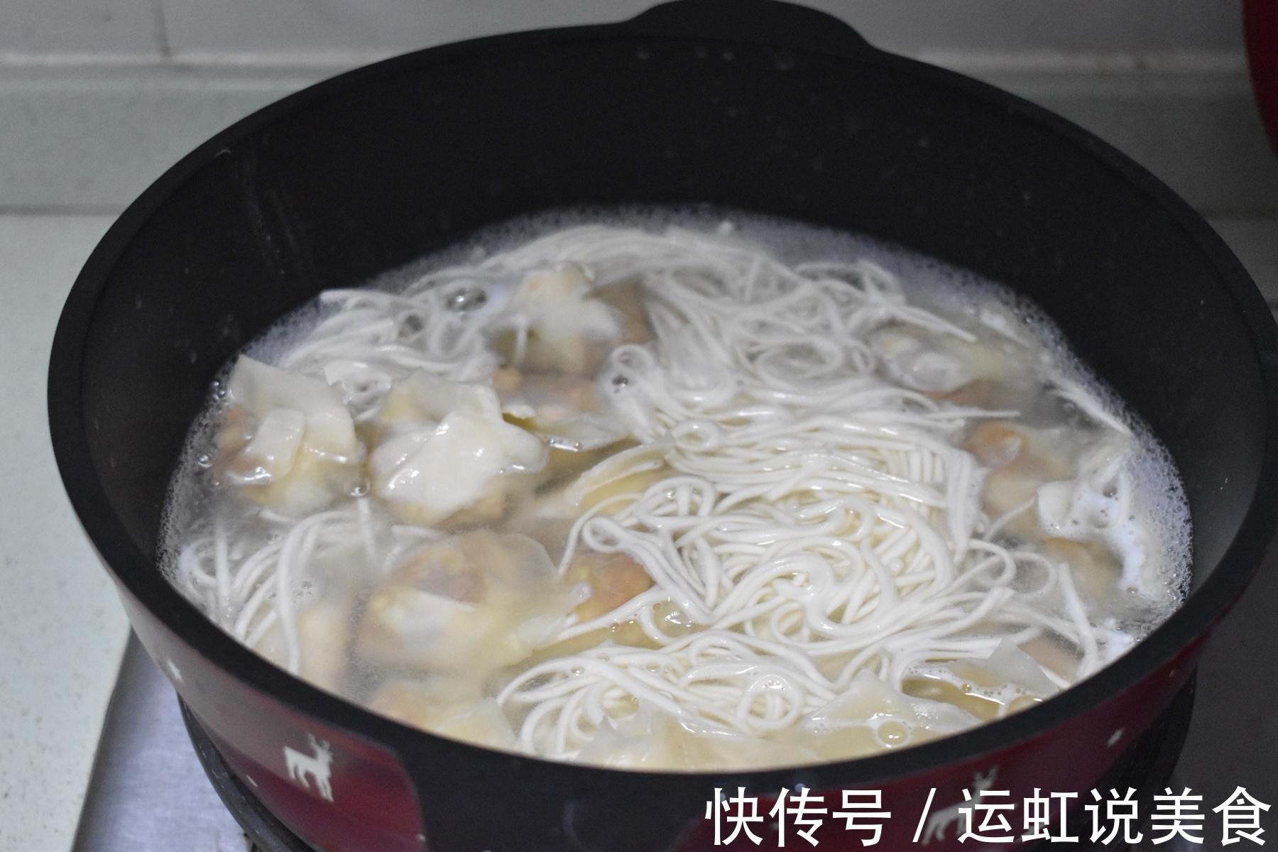 最近早餐就想吃它，鲜美嫩滑爽口，加点面条吃得更满足，能量满满！