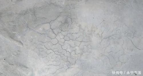 邻居们|打工仔回农村18万建房、8万装修，12米宽的大门被邻居们指指点点