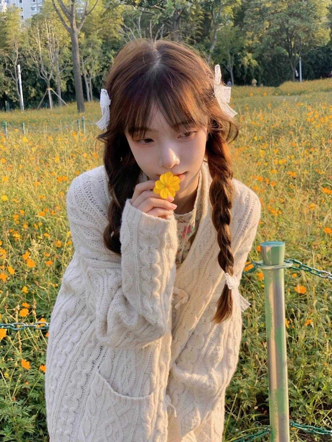 搭配|短款针织开衫与裙子的碰撞,温柔多情青涩朦胧,还不快来试试