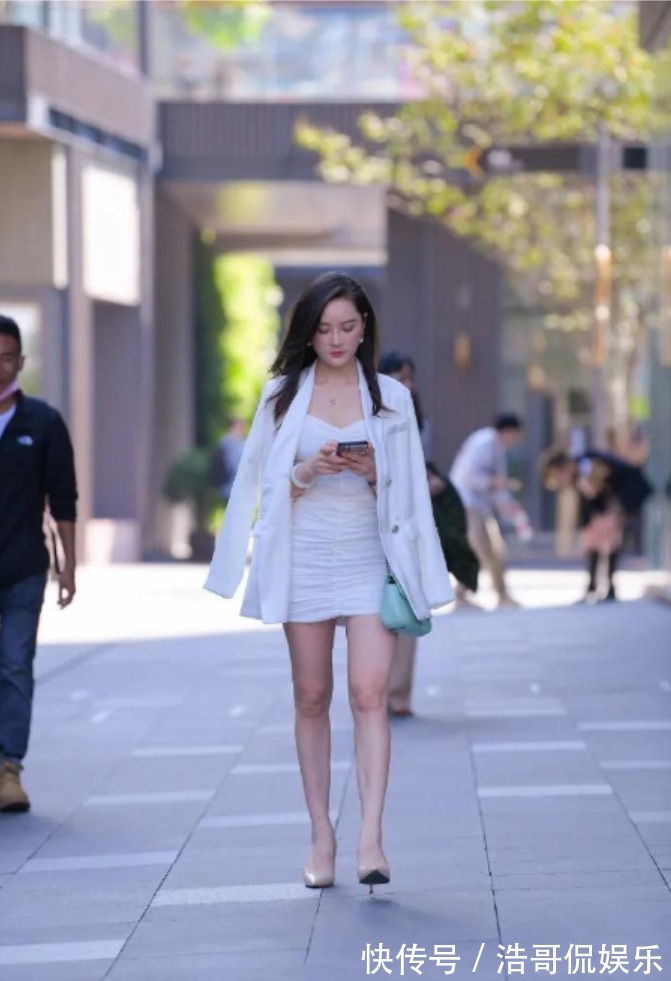 游戏玩家 简约时尚的“御姐范”,格调十足,展现高雅气质,精致迷人