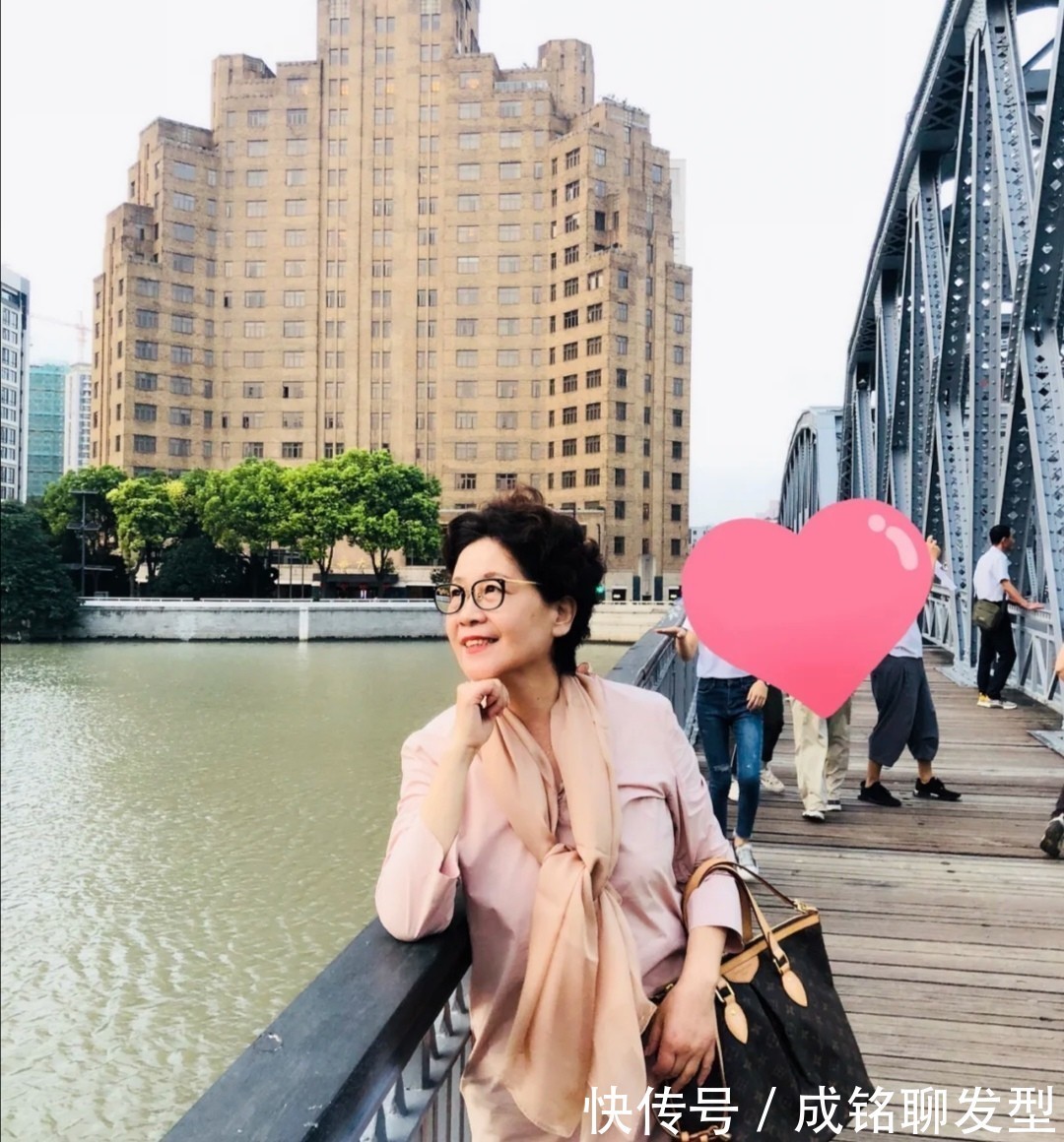 彩色|这才是60岁“妈妈辈”的穿搭,真实自然又接地气,优雅大气有品位