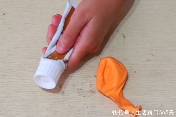 在牙膏皮里塞一个气球,这个妙用真是太厉害了,学会受用一生!