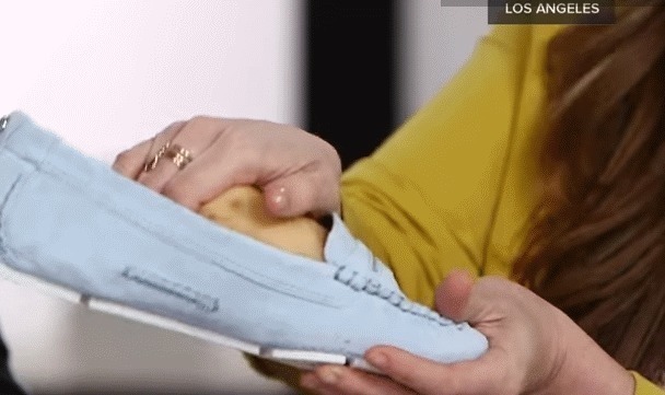 帆布鞋 新买的鞋子不合脚怎么办鞋子太小,一个塑料袋,就能变合脚