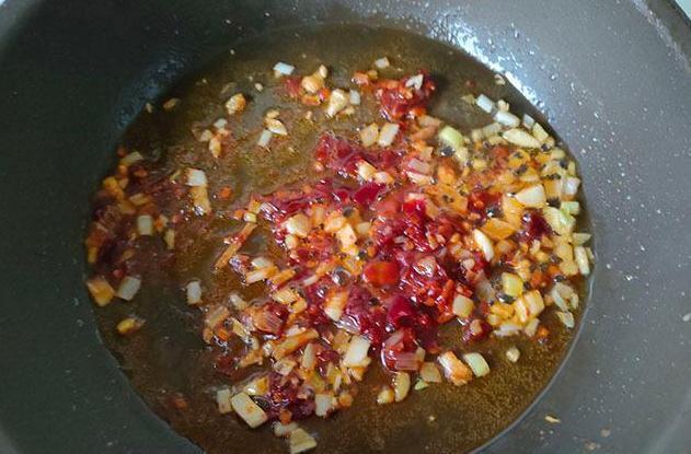 这菜我家隔2天准炒一盘,浇上料汁鲜香下饭,简单营养又好做