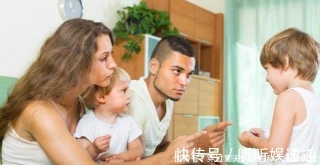 妈妈|爸爸批评孩子时,妈妈们在干嘛?这些妈妈的做法容易让孩子记恨