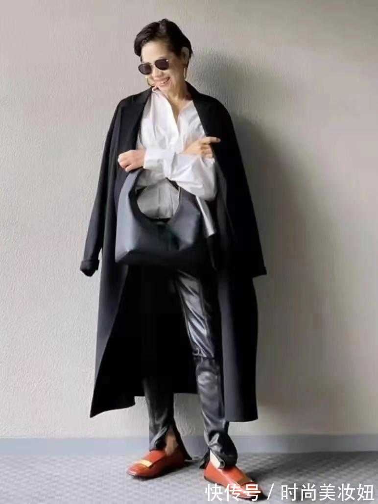 通身|这位奶奶个子虽小但会穿,60岁穿出30岁的模样,气质又洋气