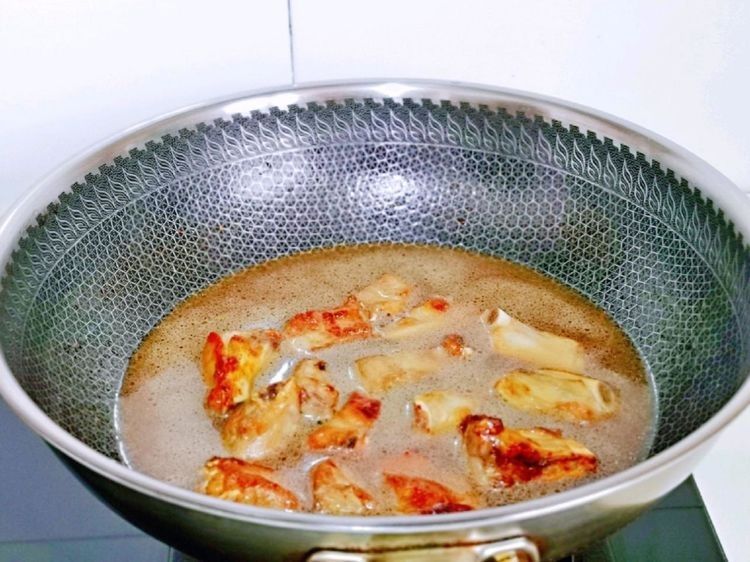 懒人版|懒人版排骨焖饭快速做法，米饭排骨蔬菜一锅端，吃一次就上瘾