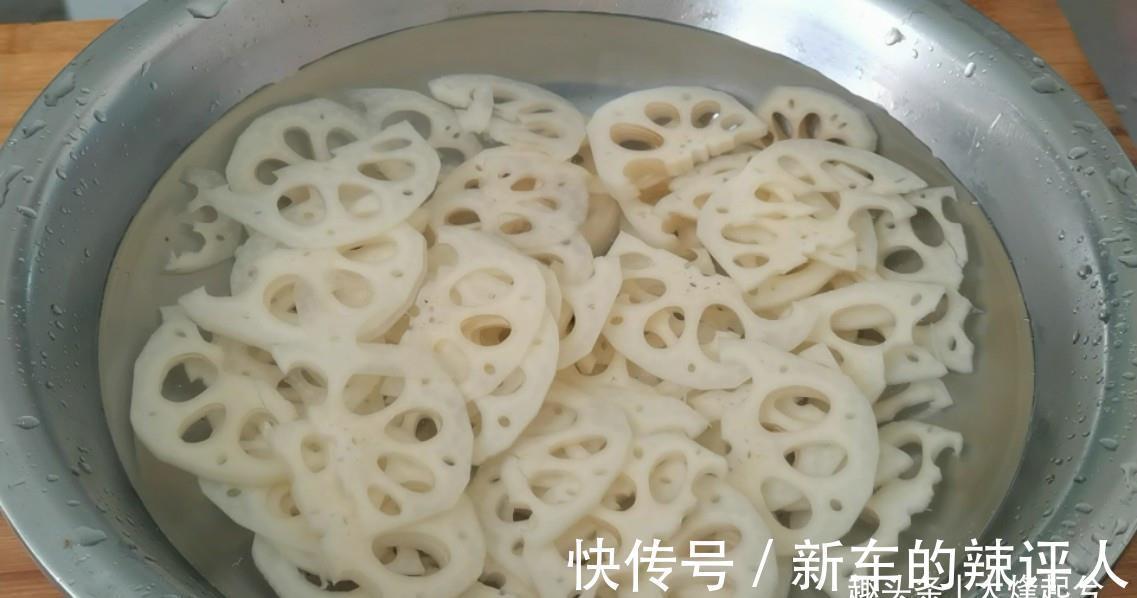 炒莲藕片|炒莲藕片不发黑，掌握2点小技巧，脆爽清甜又开胃，颜色透亮不黑