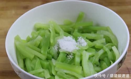 莴笋最近火了,这样做实在太好吃了,一次秘制3斤都不够吃