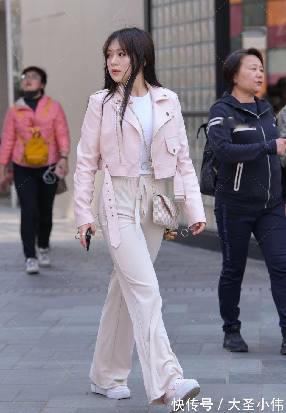 前卫|美女街拍:这真是我的梦中情人啊!父母喜欢的类型,好想请她一起吃个饭