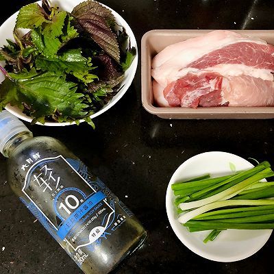 紫苏叶|紫苏蒸肉饼