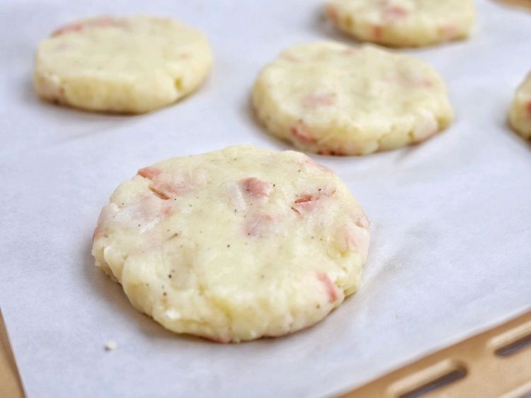 自制培根芝士土豆饼，香甜软糯还能拉丝，味道太好吃了