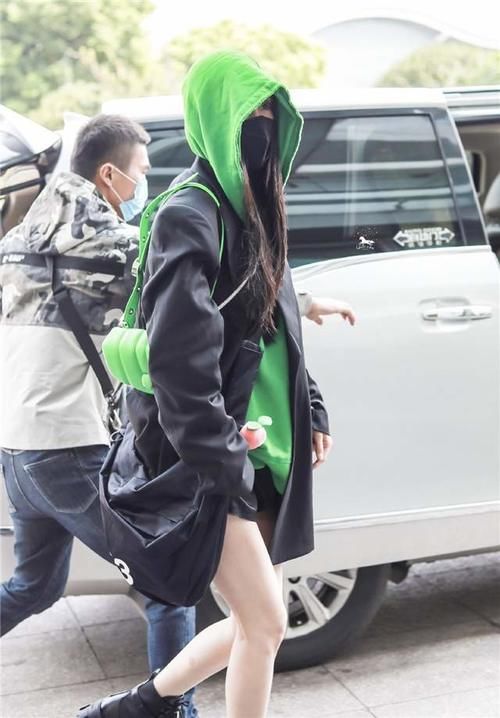 卫衣＋外套＝今冬最火混搭风格！休闲又时尚，不费力就能变时髦