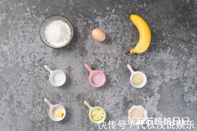 温开水|1个香蕉,1碗芝士,绵软拉丝的香蕉芝士饼就出炉啦