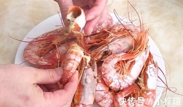 鲜嫩|煮大虾时,直接加水煮是大错特错!学会如此做,虾肉鲜嫩还不腥