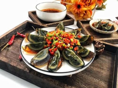 只有吃过的人才知道它有多香，尖椒与皮蛋天生一对，吃一次就上瘾