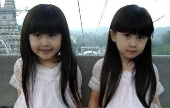 爷爷奶奶|双胞胎姐妹,一个乡下奶奶带,一个自己带,3年后差点没认出