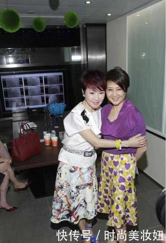 洋气|梁安琪穿衣真大胆,紫色配黄色好洋气,“奶奶辈”的都不敢尝试