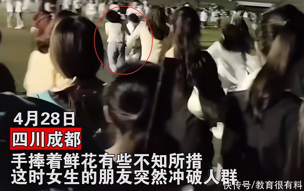 大学男生操场公开表白，女生被吓蒙，闺蜜把女生拽走，男生蒙了