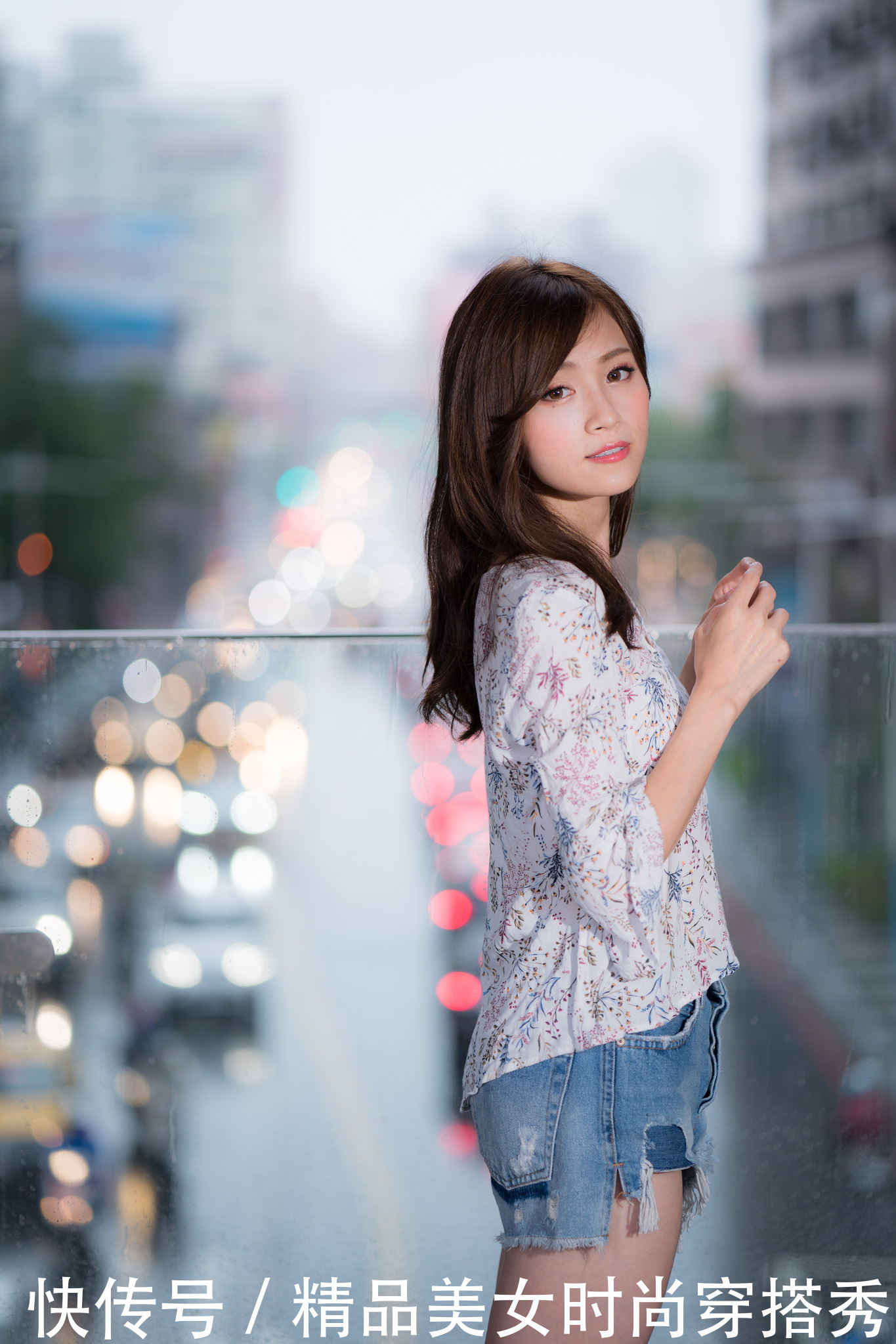 少女|碎花上衣虽然没有连衣裙那么温柔，但是却多了少女的青春气息