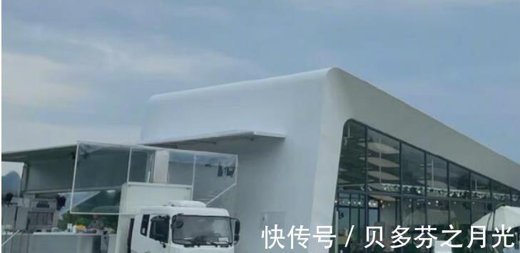 綠布|中餐廳第三期錄制地點遭網友圍觀，導演為防代拍，用綠布層層圍住