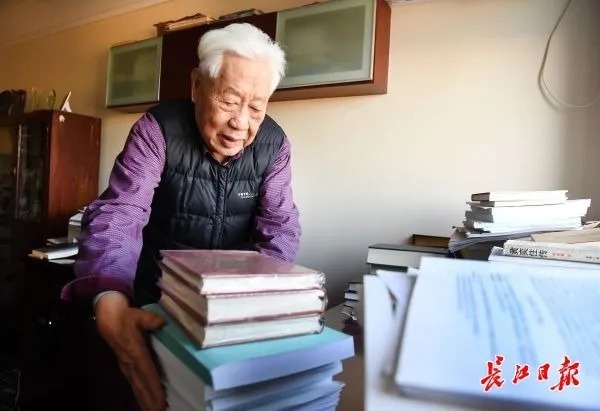 获赔|老教授状告知网获赔70多万：不仅不告诉我，我自己下载还要付费