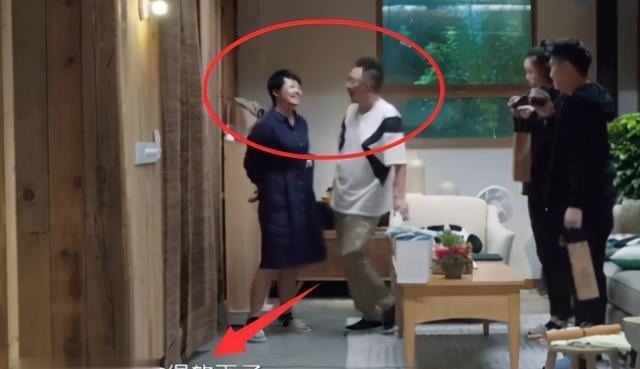 |奚梦瑶何猷君铁憨憨喝茶，于谦目瞪口呆，搞笑背后是藏不住的教养