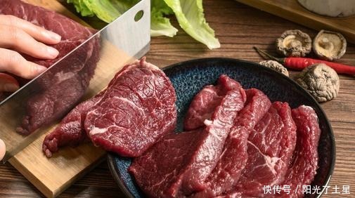  腌牛肉，别再用盐和淀粉了，大厨教你腌制技巧，炒出来嫩滑又入味