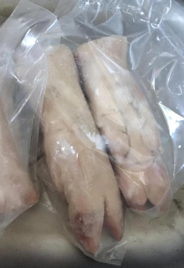 在农村集市上有很多超大号猪蹄子,这些猪蹄都是什么猪的?吃了对人有没有害?