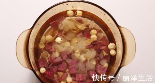 养颜|小姨常喝这碗汤,富含胶原蛋白,养颜瘦身显年轻,40岁像20岁