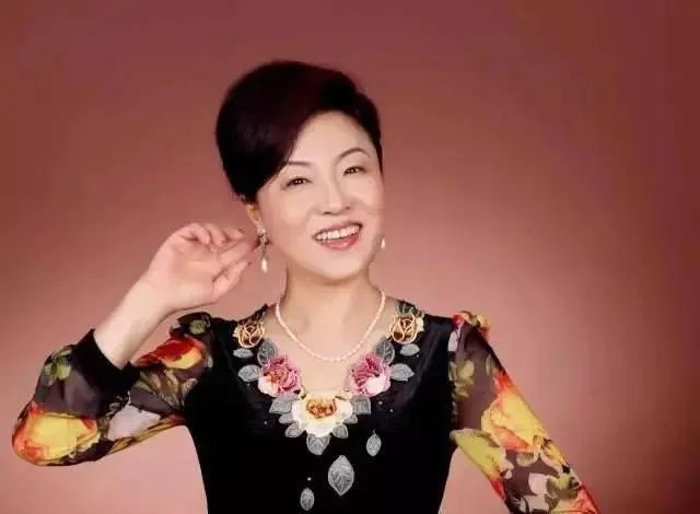 女启功|韩宁宁用笔老辣，无愧“女启功”，书协大佬：有钱不代表有文化！