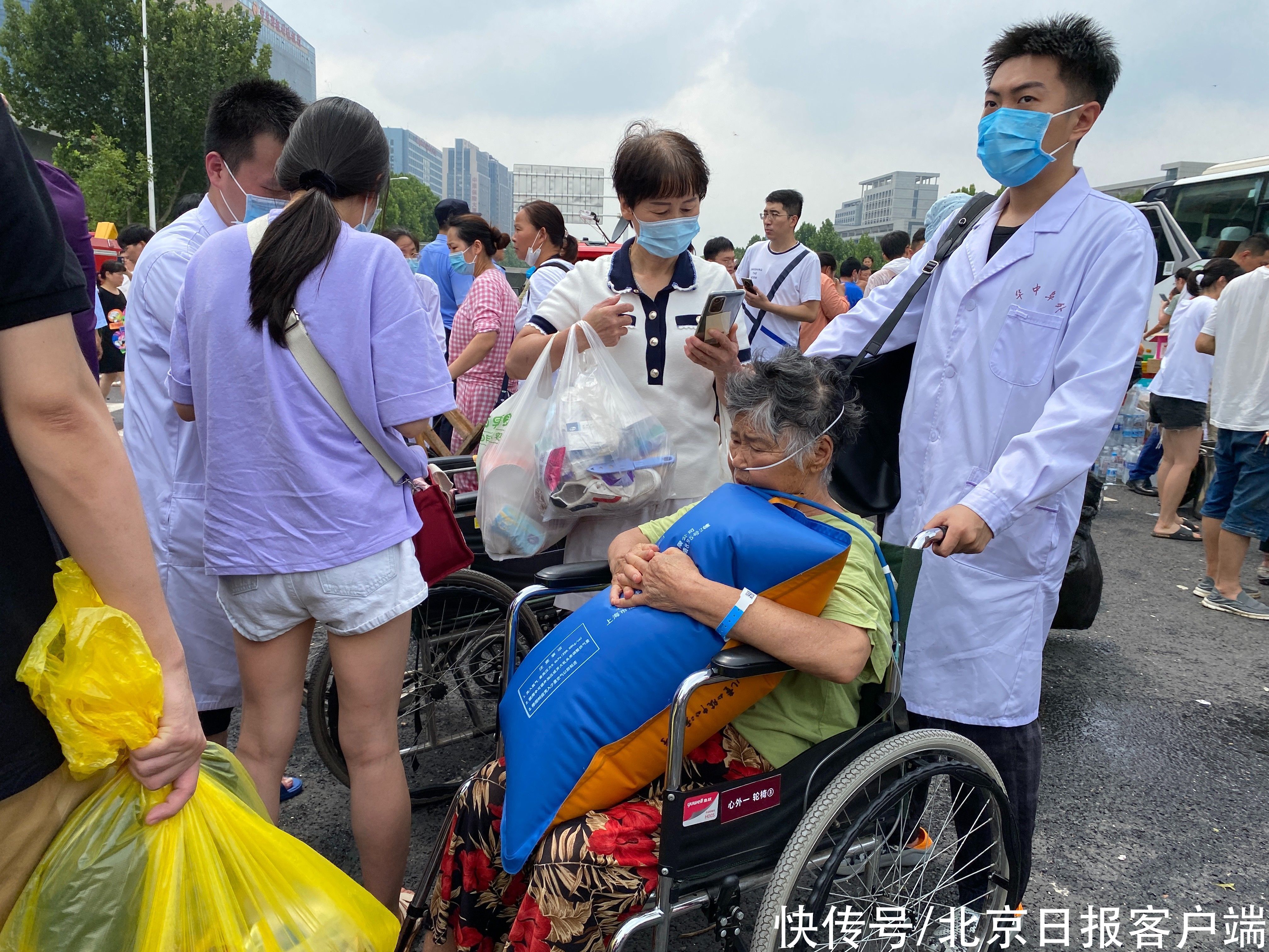 让患者先走！记者直击阜外华中心血管病医院患者转运|我在现场 | 家属