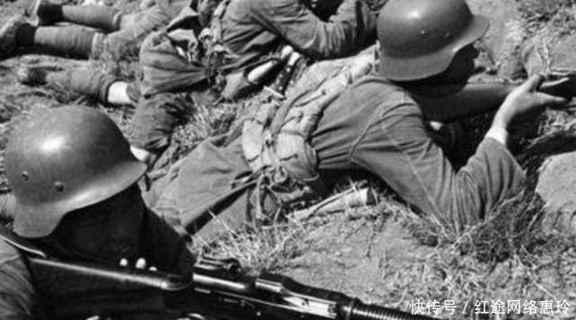 士兵|《亮剑》中李云龙缴获大量日军头盔，为何不让士兵佩戴？