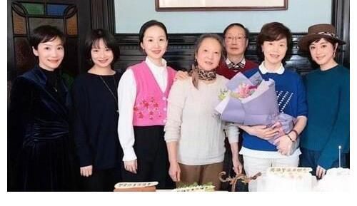 隶书$站C位很惹眼的孙俪,其书法却冲上了热榜,写出了超书法家的水准